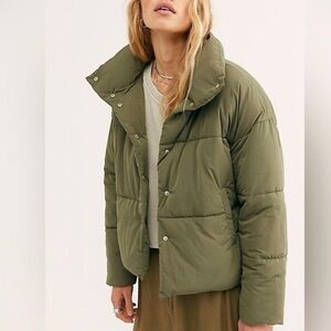 Free People Cropped Puffer Olive Green Quilted Snap Button Cozy Coat Small